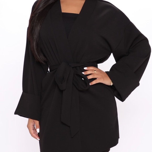Black 2 piece blazer short set - Picture 2 of 3